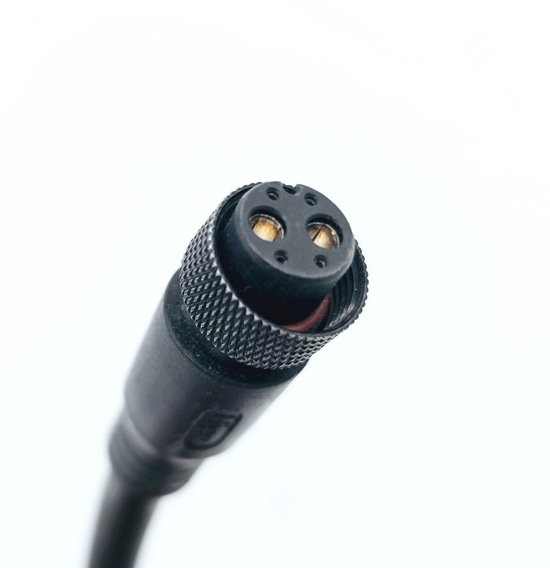 Connecteur de batterie dans le cadre