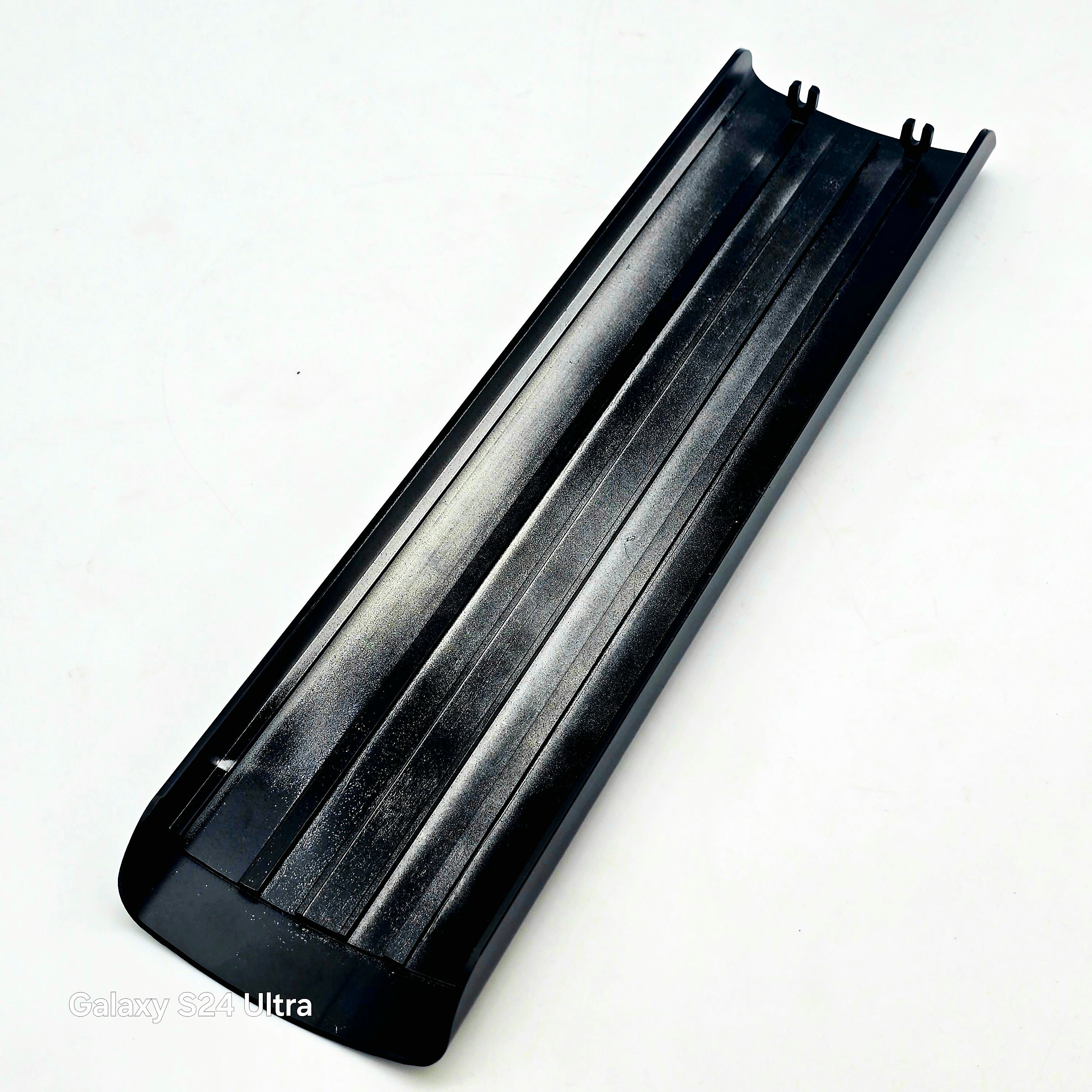 Couvercle de batterie en métal
